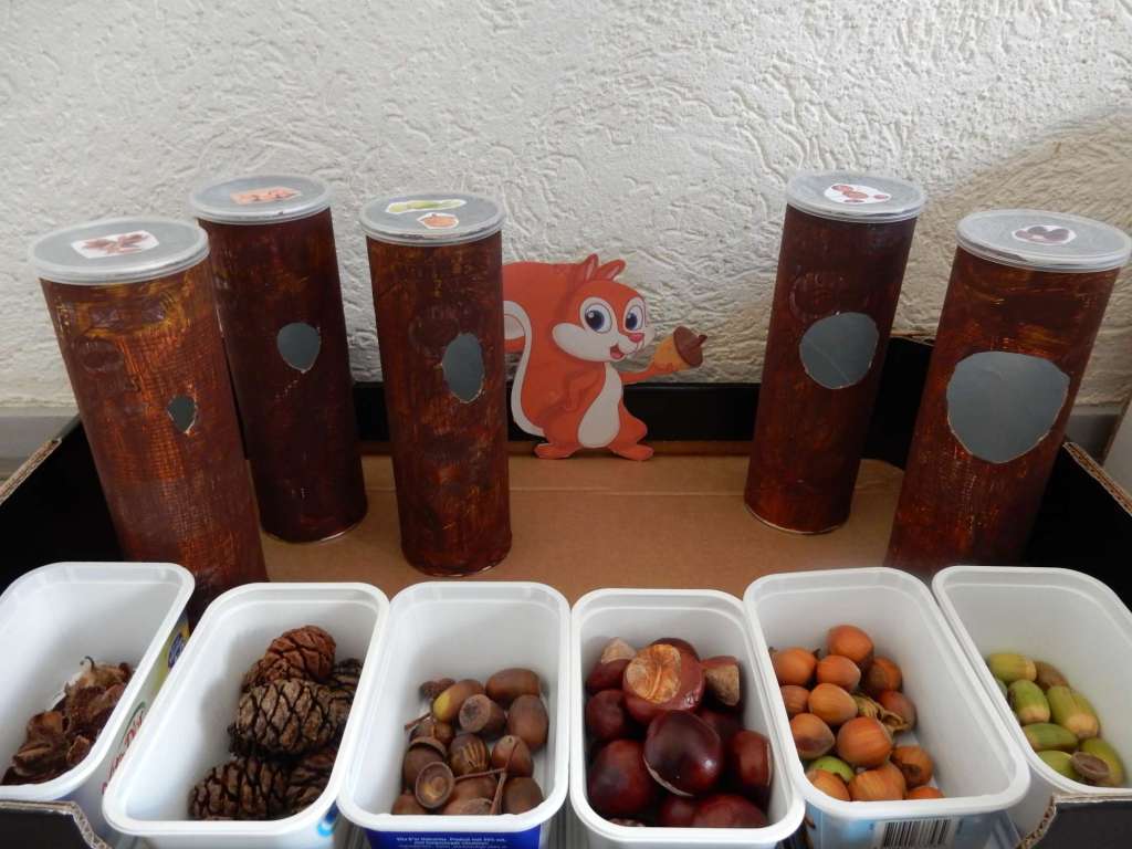 Kinderen ontdekken met hun zintuigen tijdens sensomotorisch spel